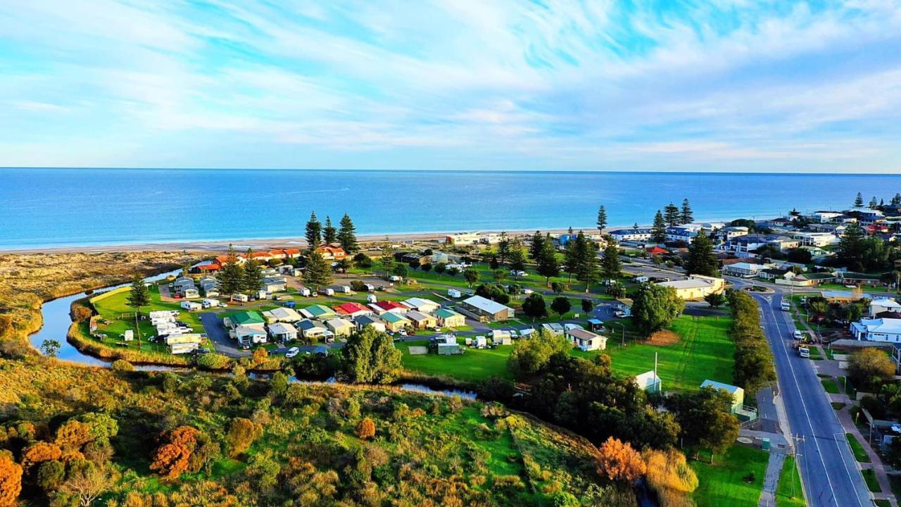 Moana Beach Tourist Park Exteriör bild